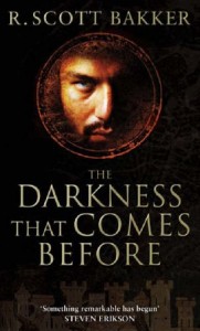Cover von The Darkness That Comes Before von R. Scott Bakker